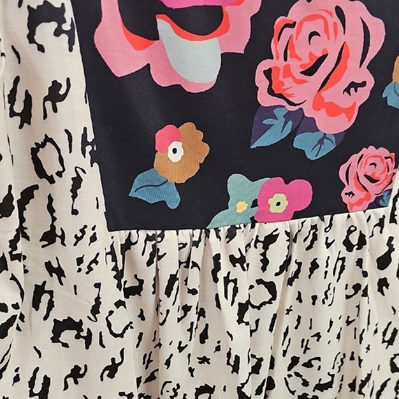 Ruffled Black and White Cap Sleeve Blouse - Picture 4 of 4